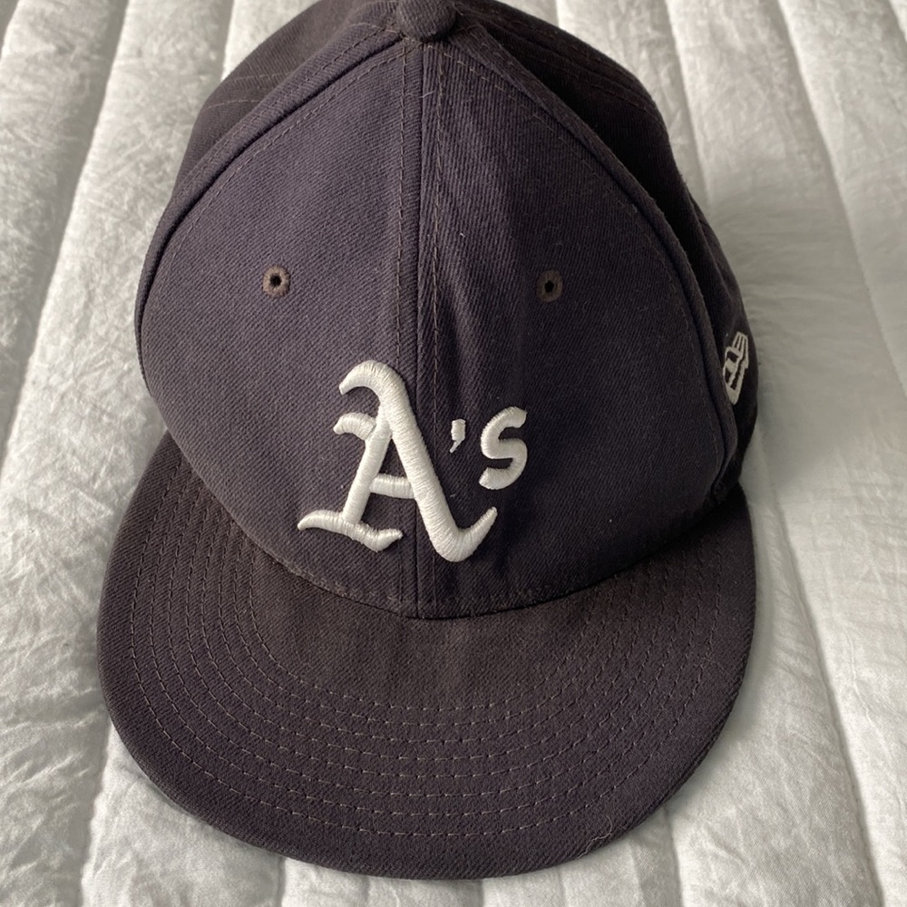 Genuine Merchandise mens A’s cap - SIZE 7 3/8  (58.7cm)